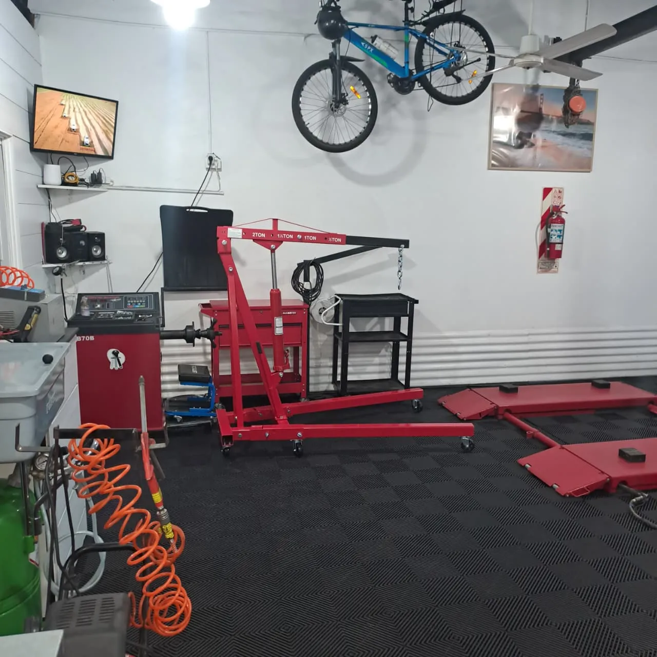 Taller mecánico con grúa sobre piso NEXA