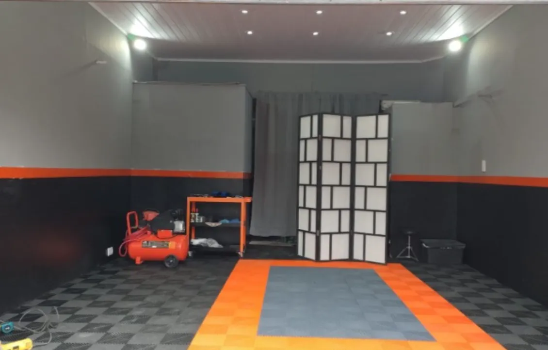 Piso modular NEXA instalado en sala de entrenamiento